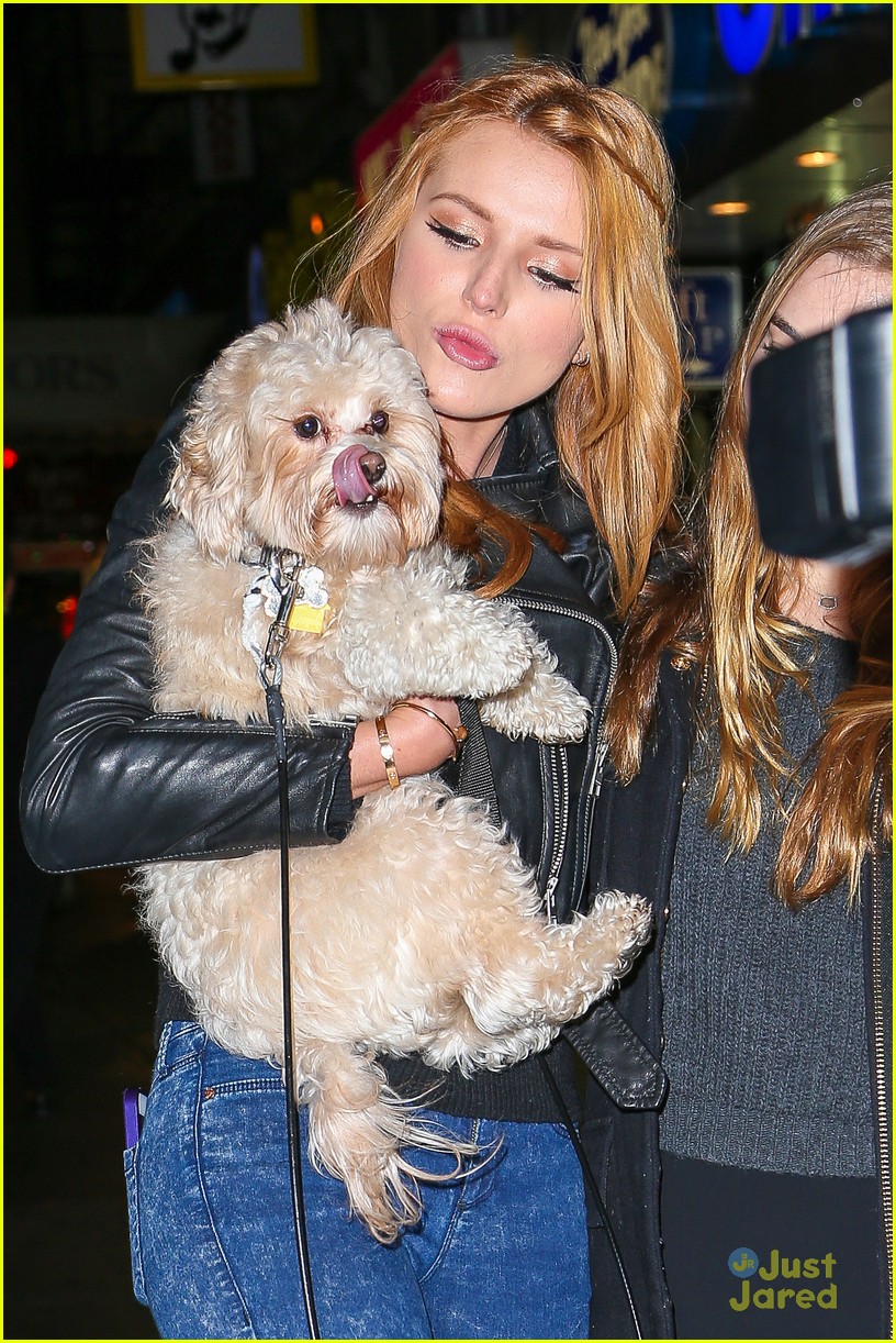 bella thorne view taping lax arrival 20
