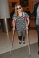 chloe moretz knee brace crutches lax arrival 16
