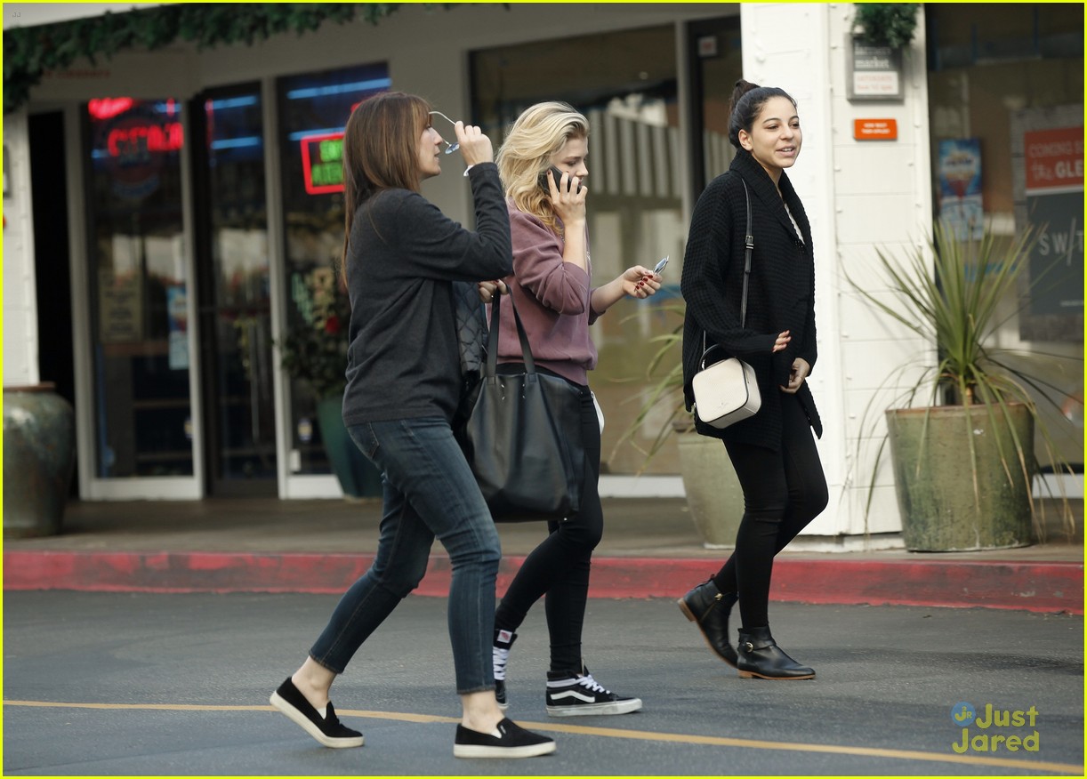 chloe moretz ditches knee brace girls day out 02