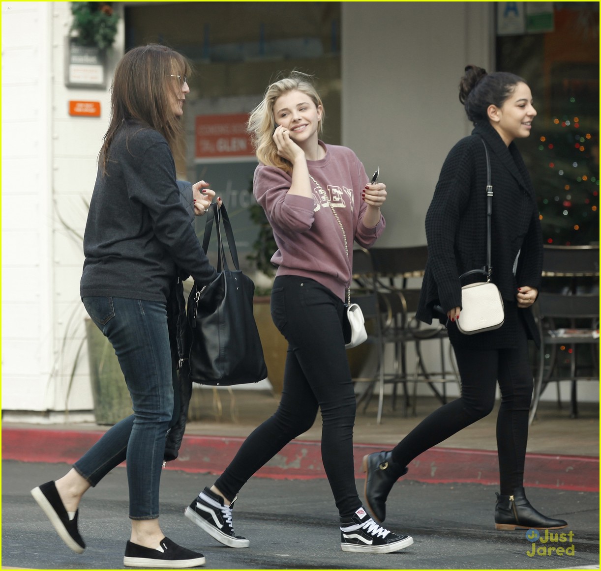 chloe moretz ditches knee brace girls day out 04