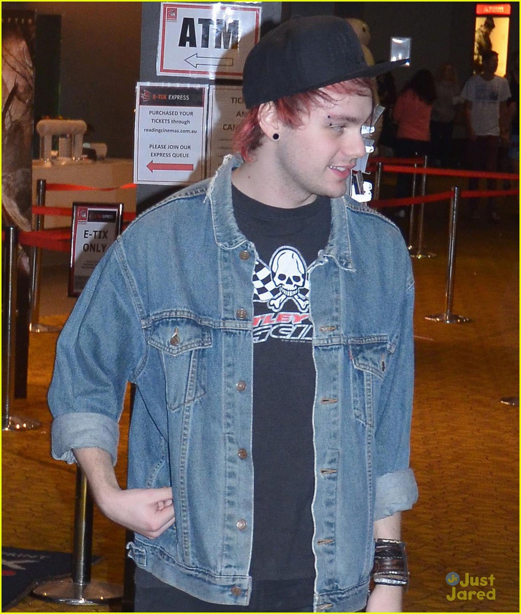 michael clifford disappointed the hobbit 01