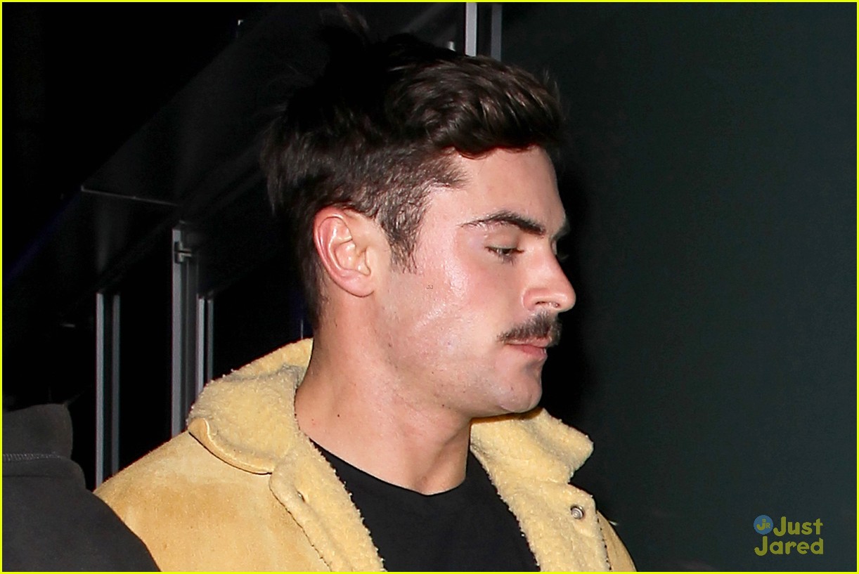 zac efron sami miro hold hands at lakers game date 02