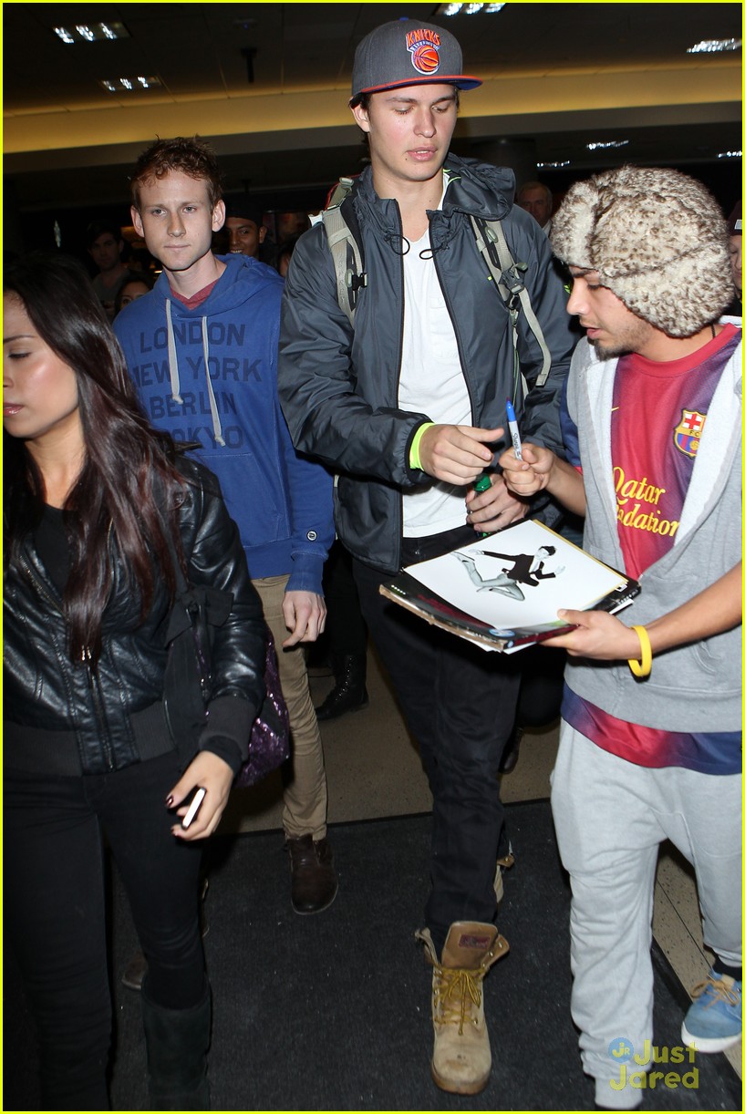 ansel elgort poses with fans airport 09