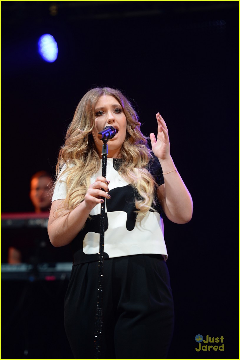 ella henderson yours video christmas live 10