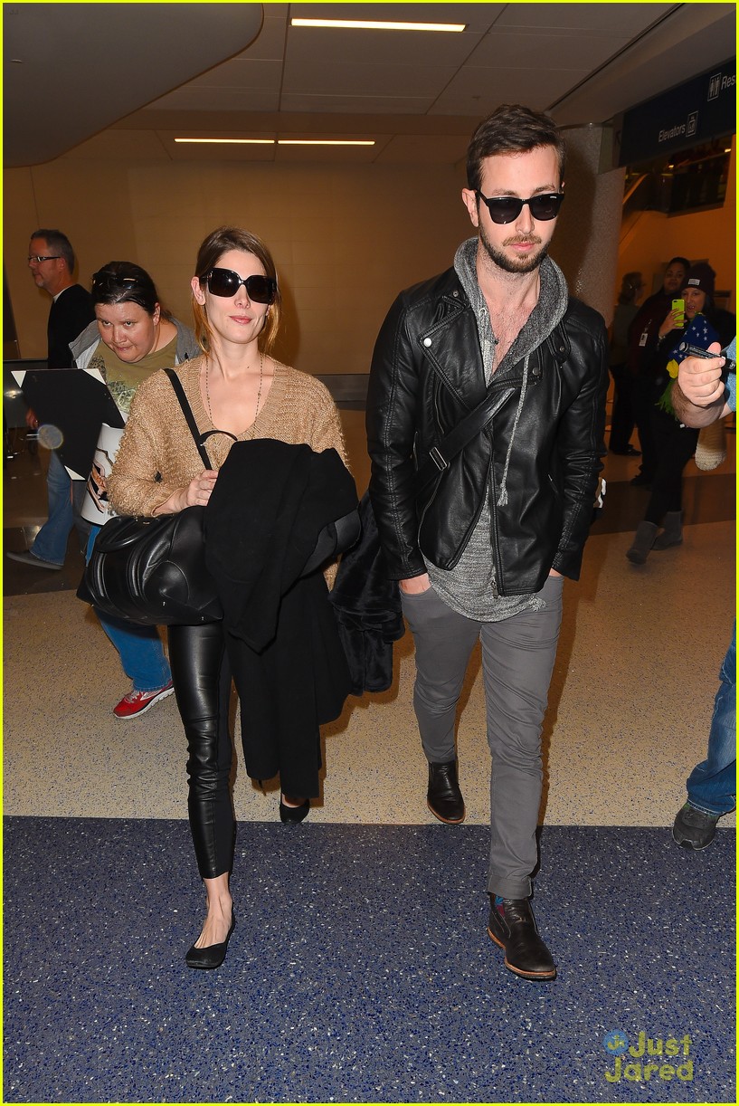 ashley greene paul khoury spotted together after thanksgiving 06