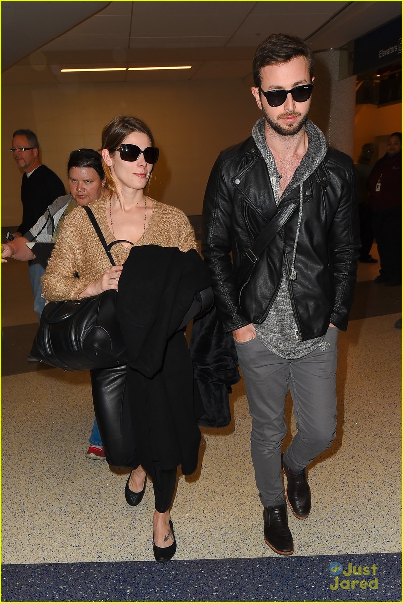 ashley greene paul khoury spotted together after thanksgiving 07