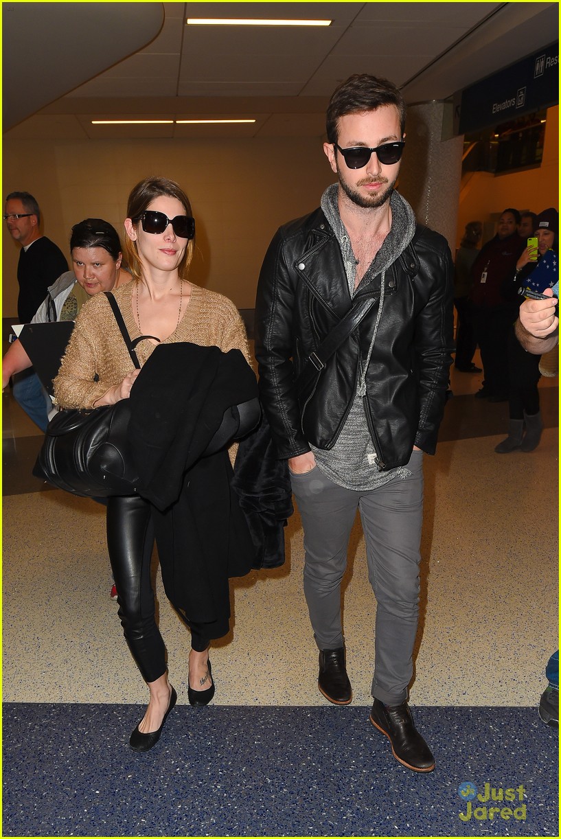 ashley greene paul khoury spotted together after thanksgiving 09