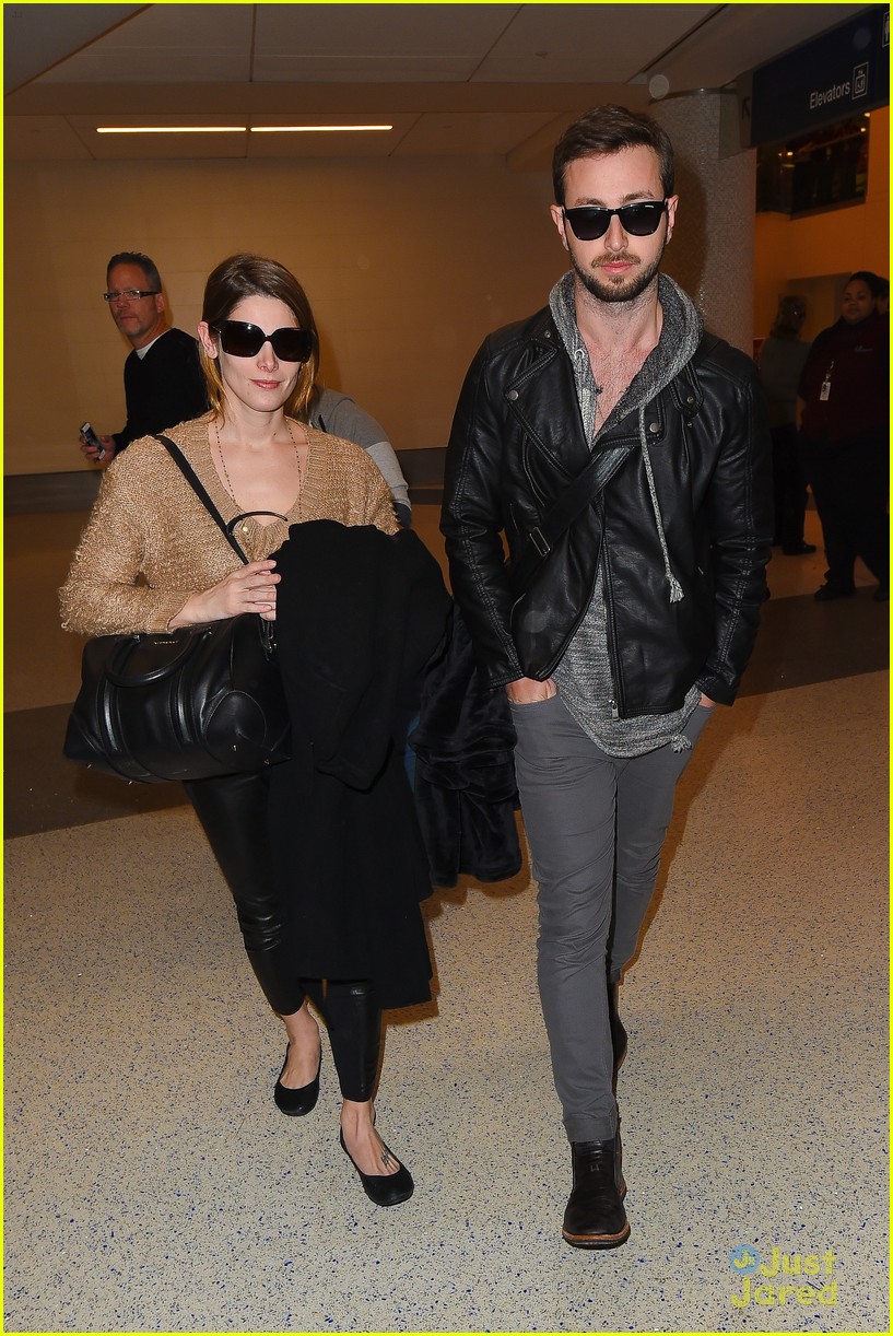 ashley greene paul khoury spotted together after thanksgiving 11