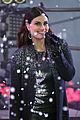 idina menzel sings let it go on new years eve 2015 01