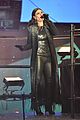idina menzel sings let it go on new years eve 2015 02