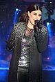 idina menzel sings let it go on new years eve 2015 05