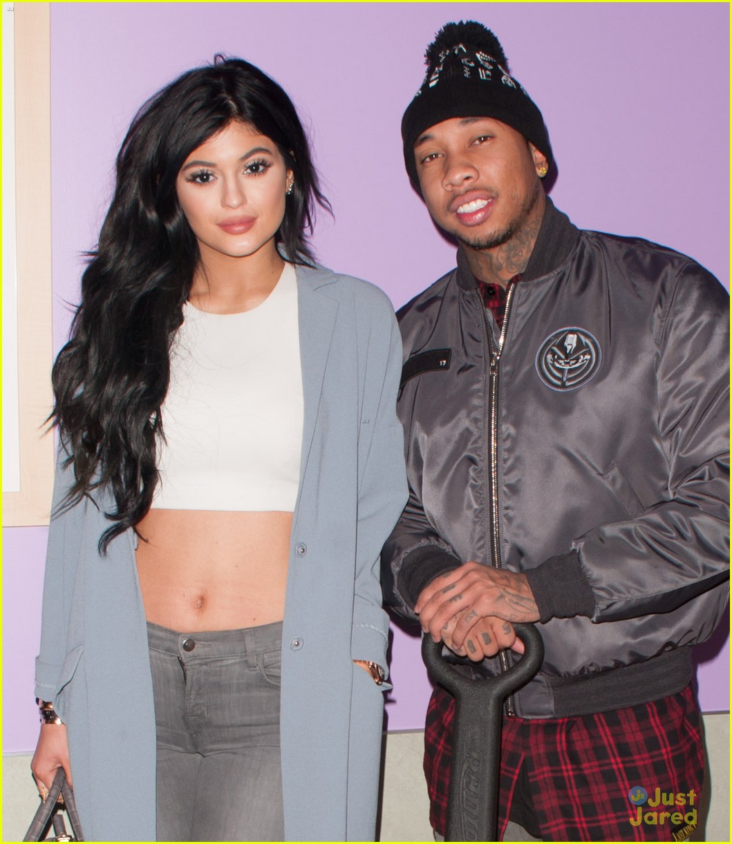kylie jenner tyga give out gifts at hospital holiday party 02