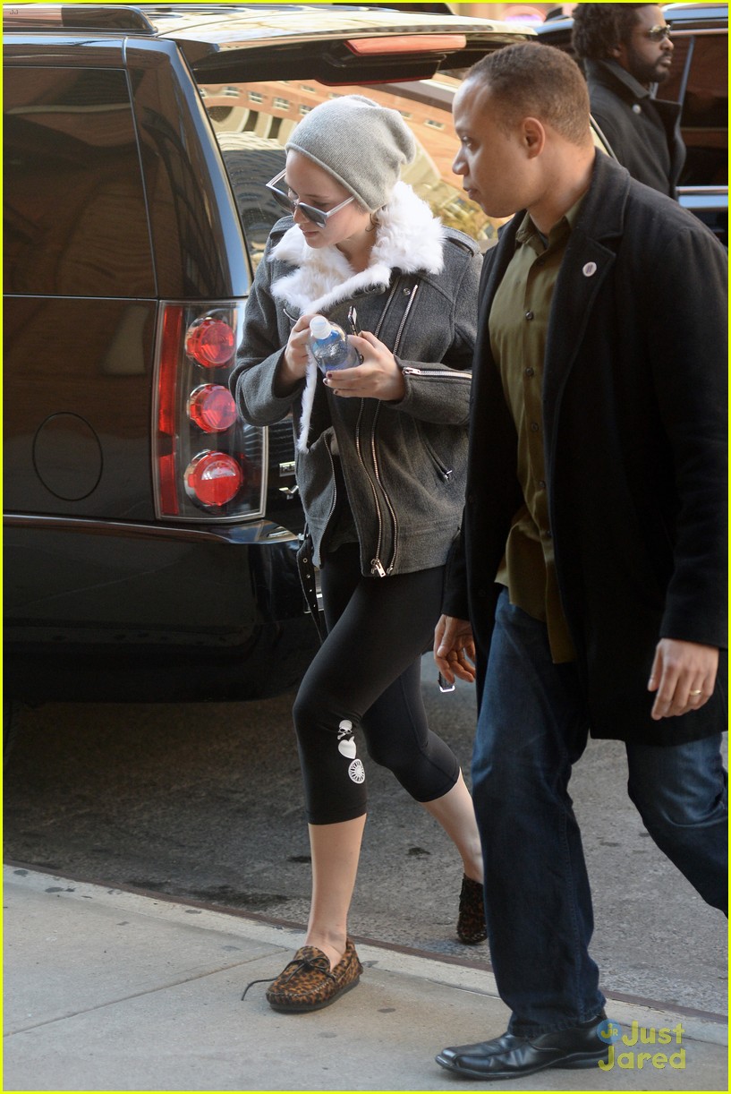 jennifer lawrence keeps up with her gym workouts in nyc 05