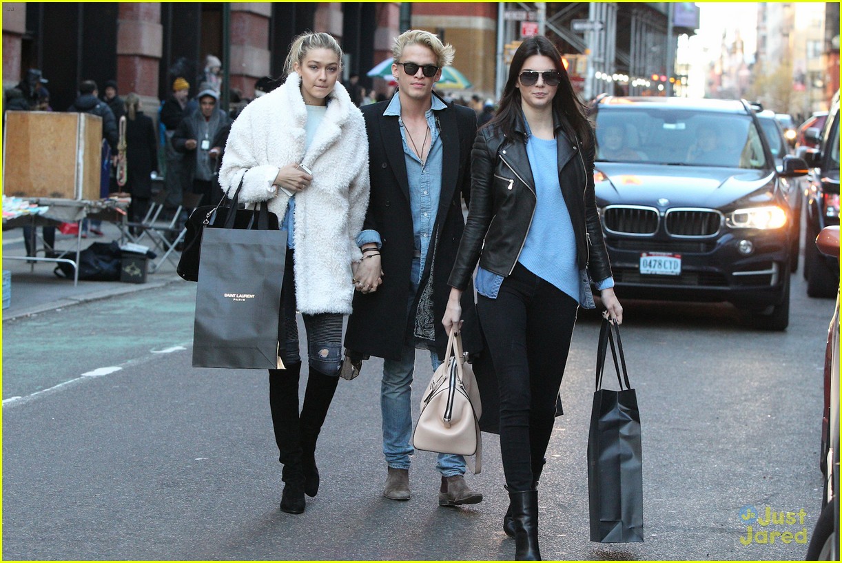 kendall jenner goes shoping in soho with gigi hadid cody simpson 03