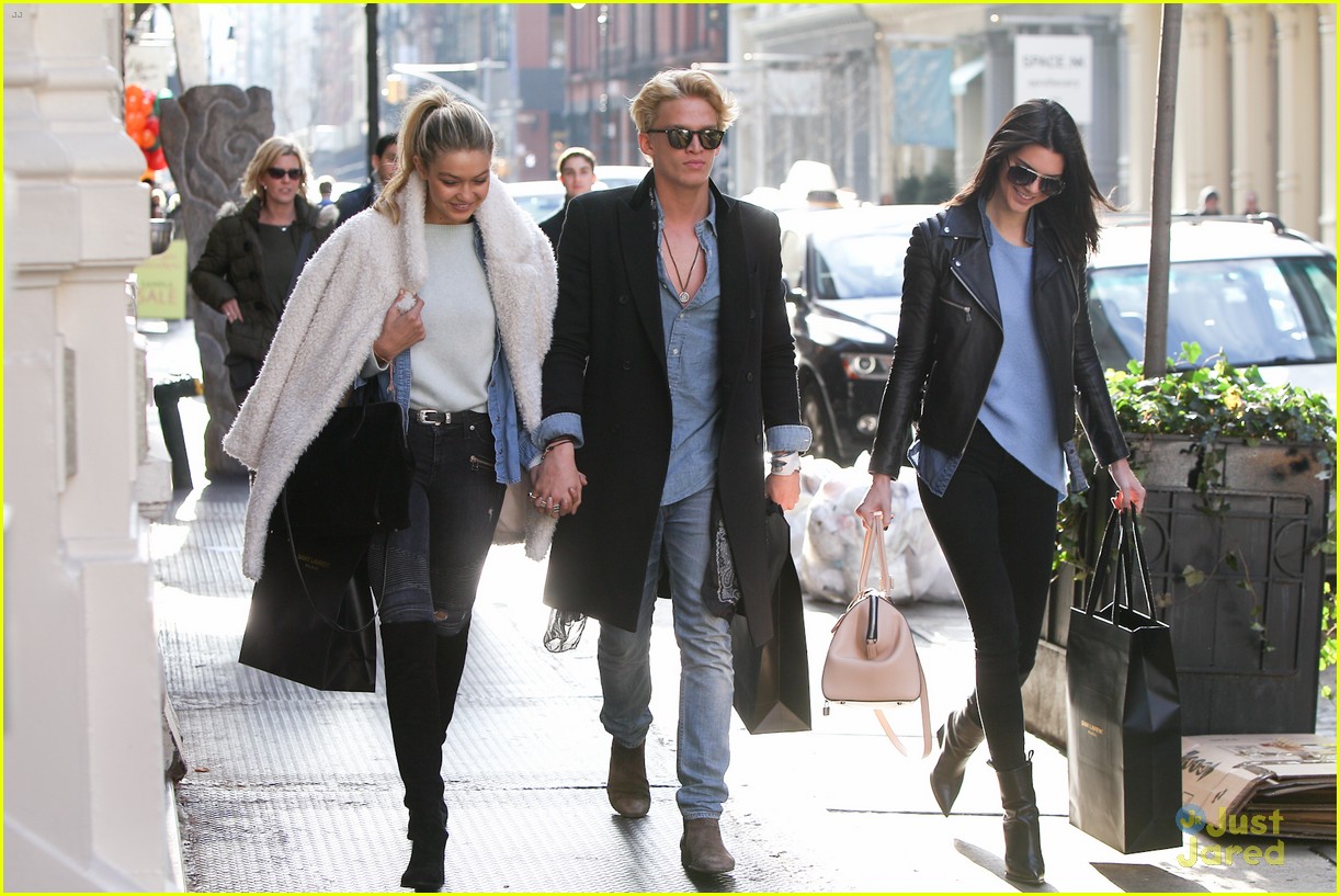 kendall jenner goes shoping in soho with gigi hadid cody simpson 04