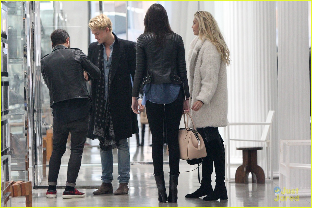 kendall jenner goes shoping in soho with gigi hadid cody simpson 08