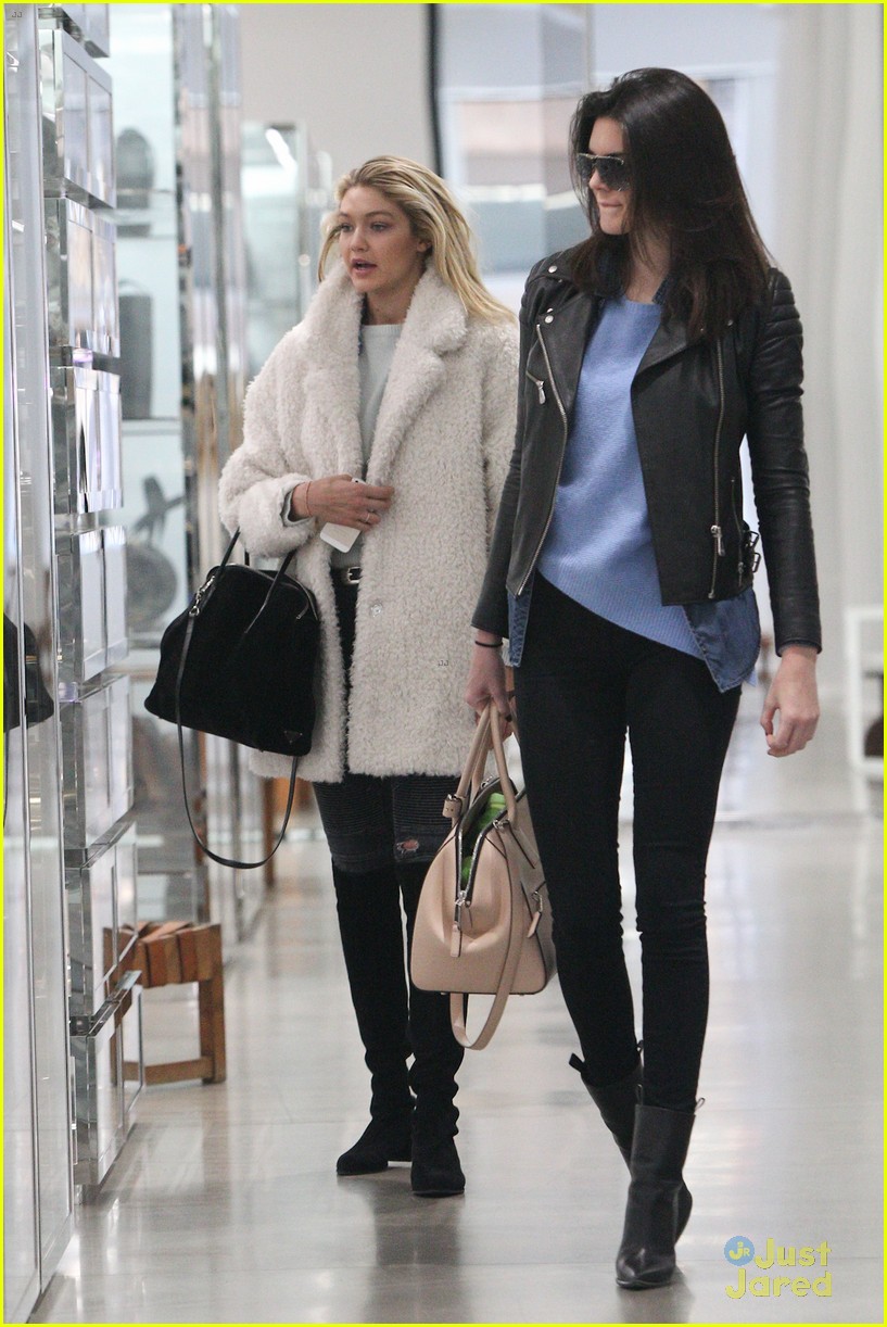 kendall jenner goes shoping in soho with gigi hadid cody simpson 11