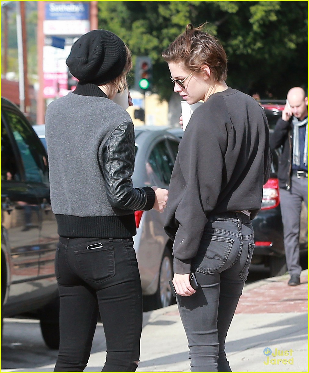 kristen stewart spends sunday smiling with bff alicia cargile 13