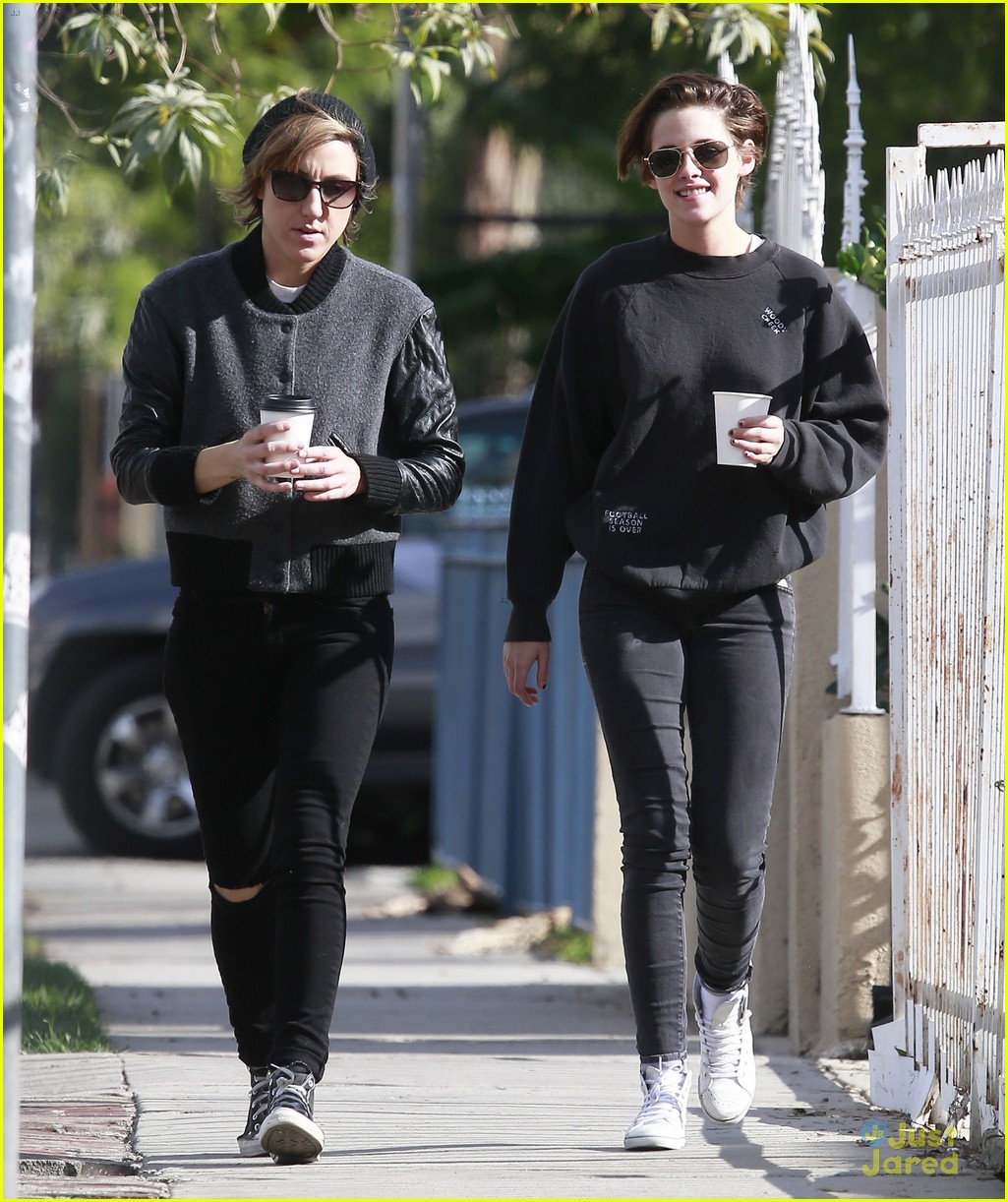 kristen stewart spends sunday smiling with bff alicia cargile 29