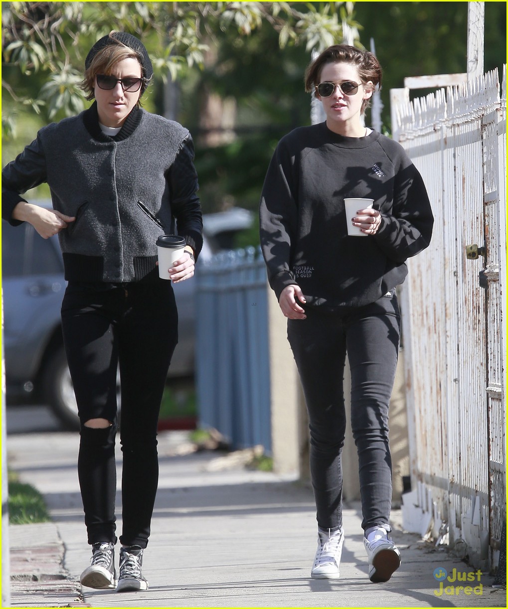 kristen stewart spends sunday smiling with bff alicia cargile 30