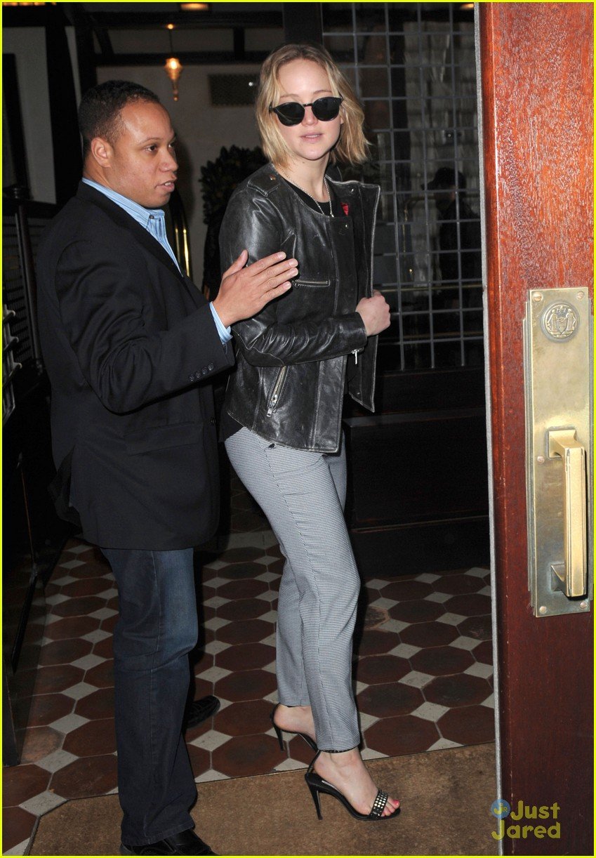 jennifer lawrence gets protection from another bodyguard 03