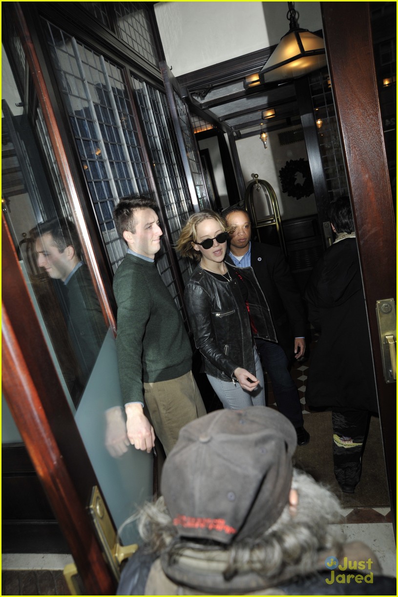 jennifer lawrence gets protection from another bodyguard 20