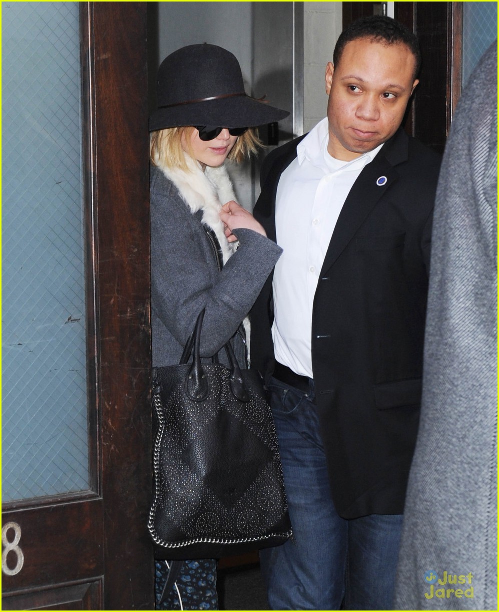 jennifer lawrence steps out in nyc 04