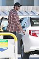 liam hemsworth thumbs up pumping gas 02