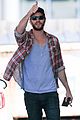 liam hemsworth thumbs up pumping gas 06