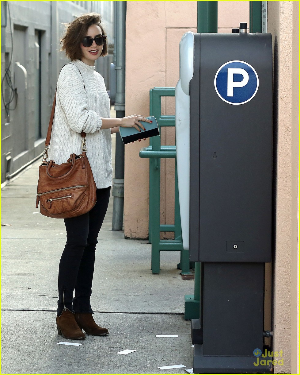 lily collins pay parking earth bar drink 02