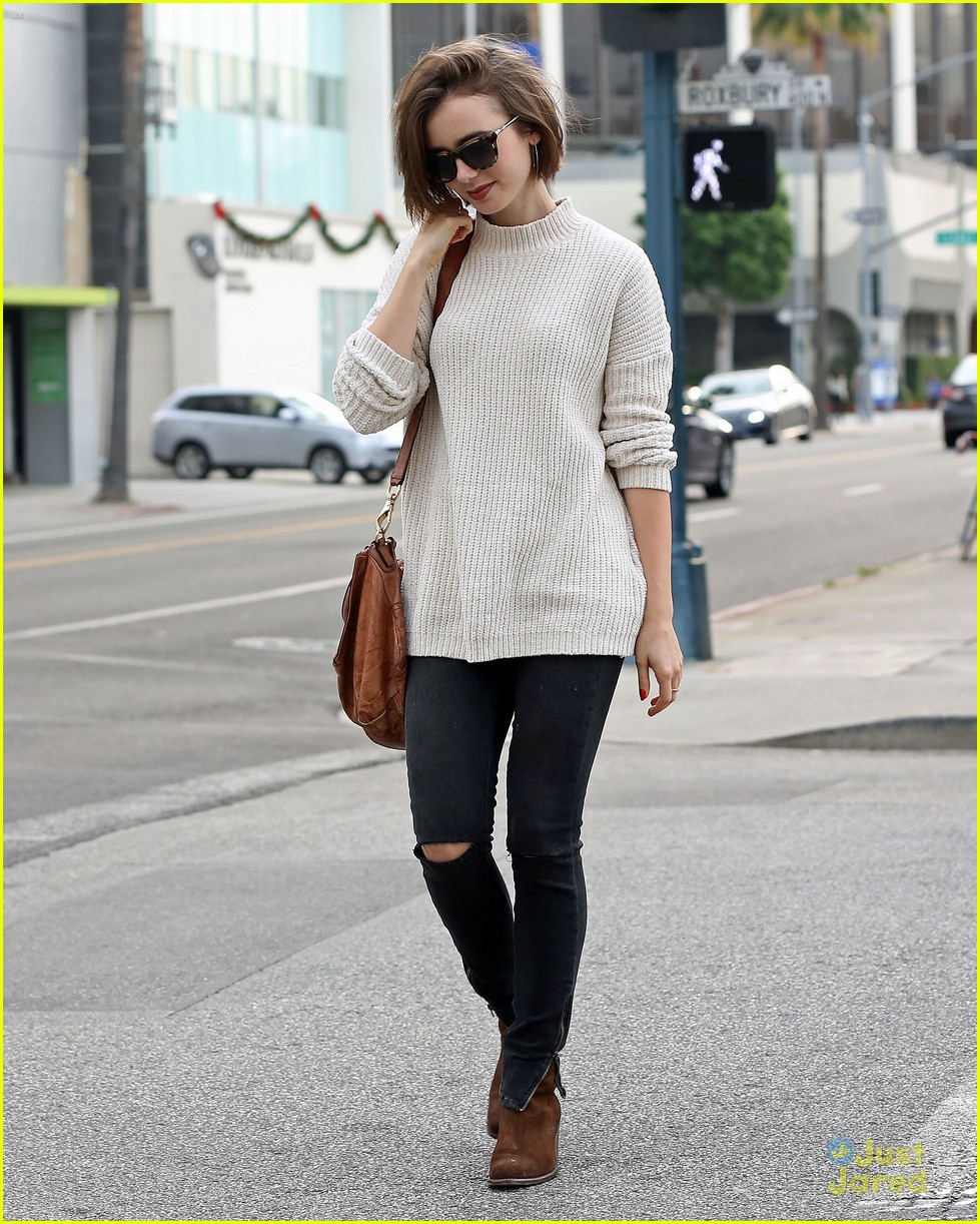 lily collins pay parking earth bar drink 05