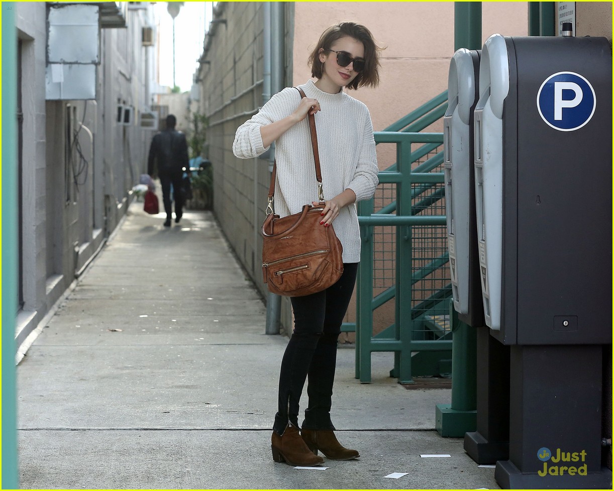 lily collins pay parking earth bar drink 06