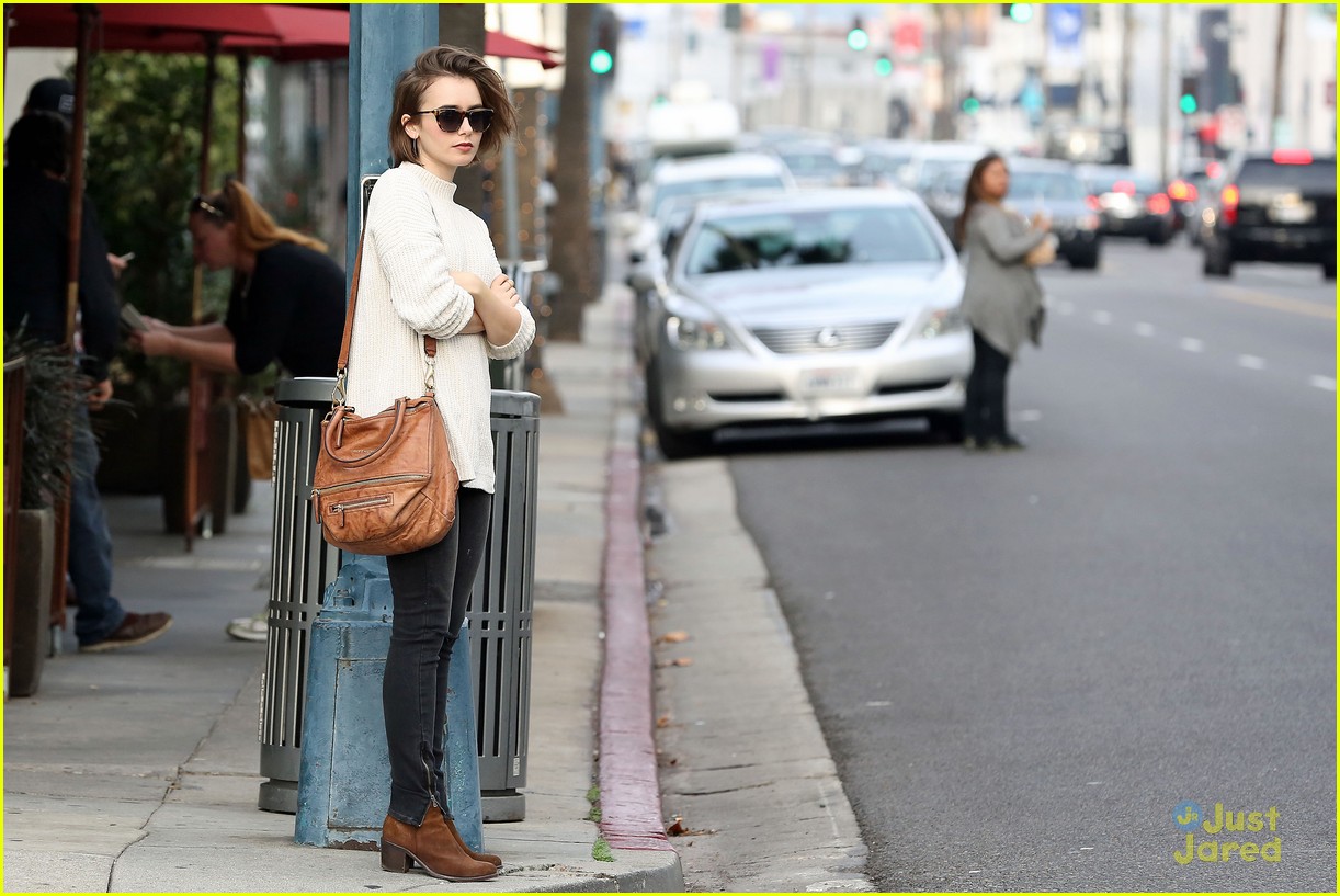 lily collins pay parking earth bar drink 09
