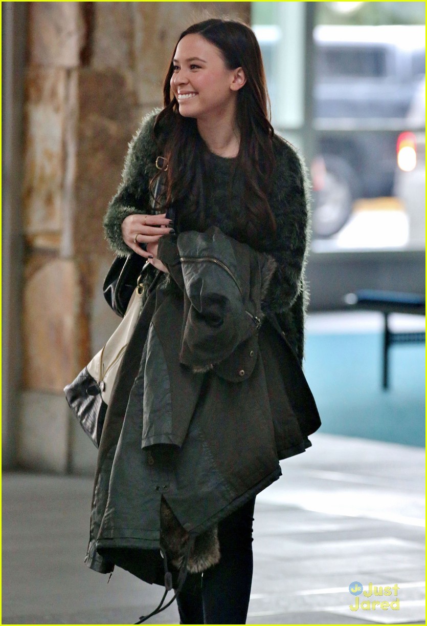 malese jow exits vancouver for holidays 02