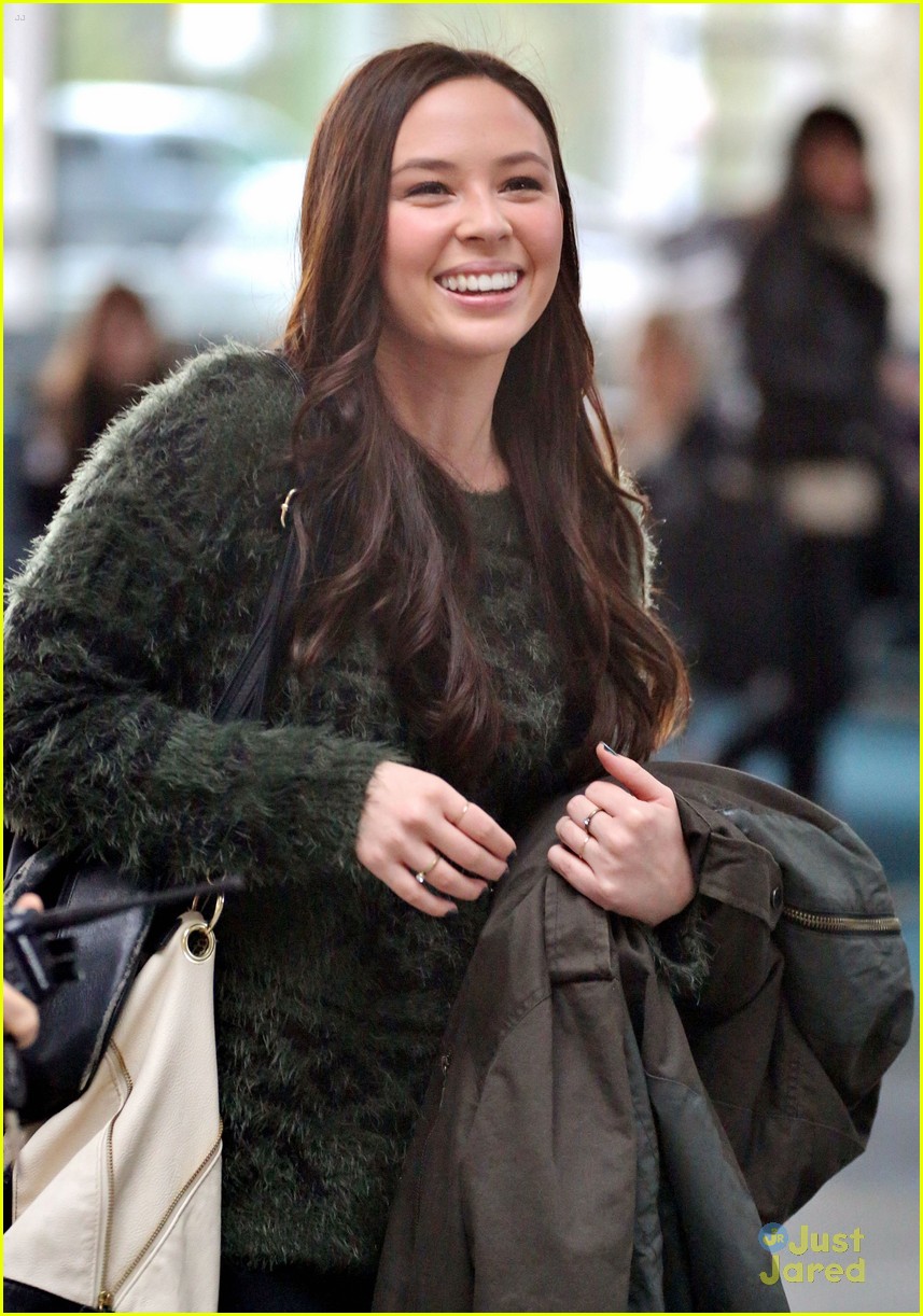 malese jow exits vancouver for holidays 03