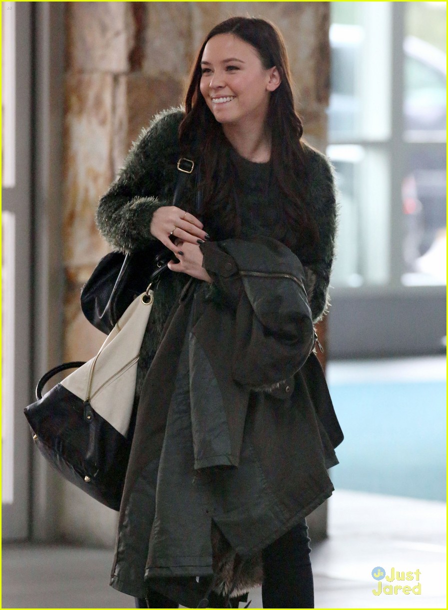 malese jow exits vancouver for holidays 06