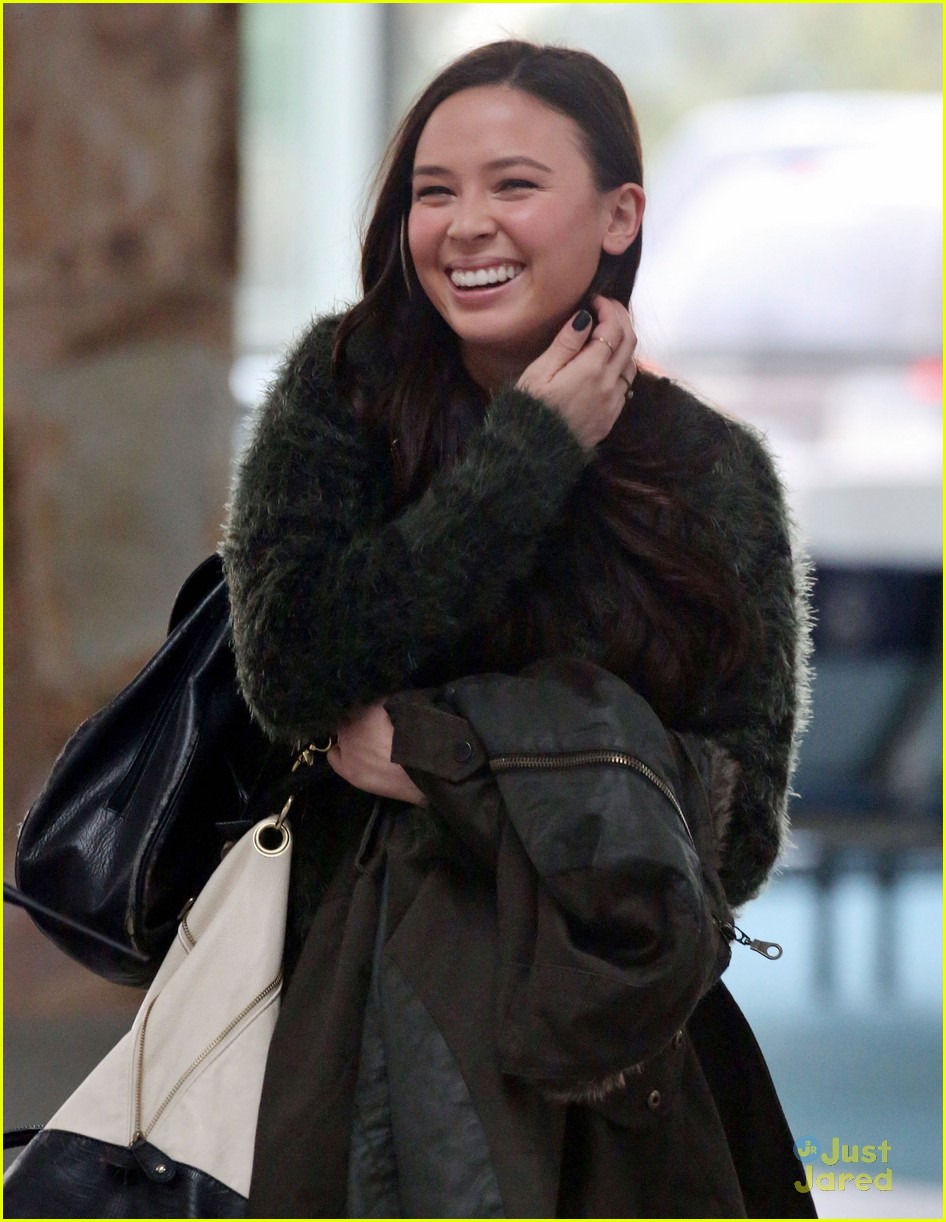malese jow exits vancouver for holidays 07