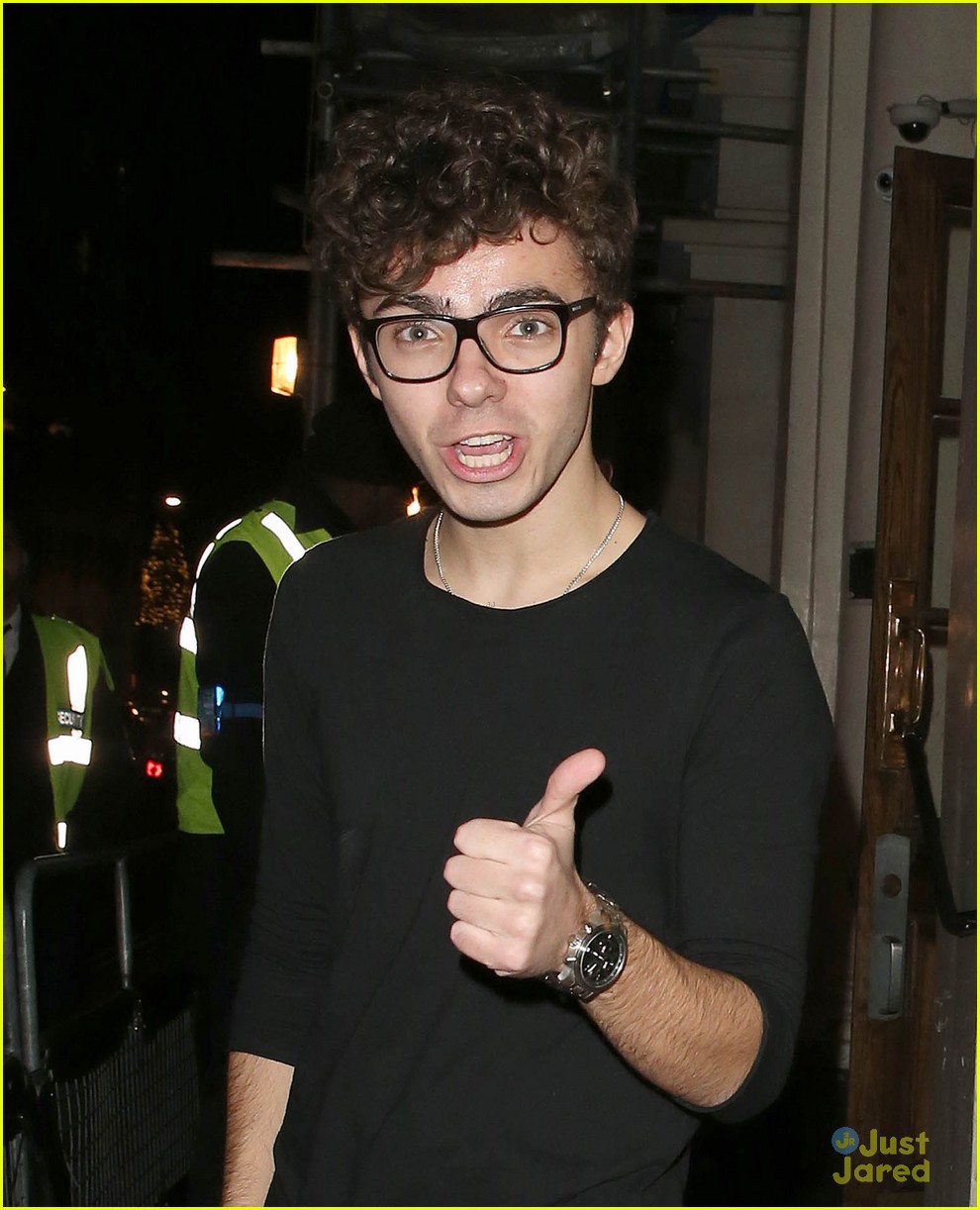 nathan sykes growing hair out 01