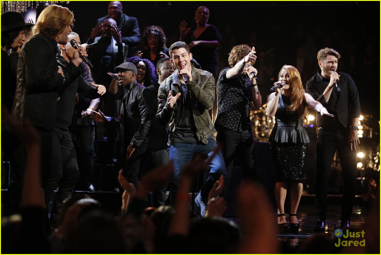 Nick Jonas Performs 'Jealous' with 'The Voice' Top 8 & You Have to See