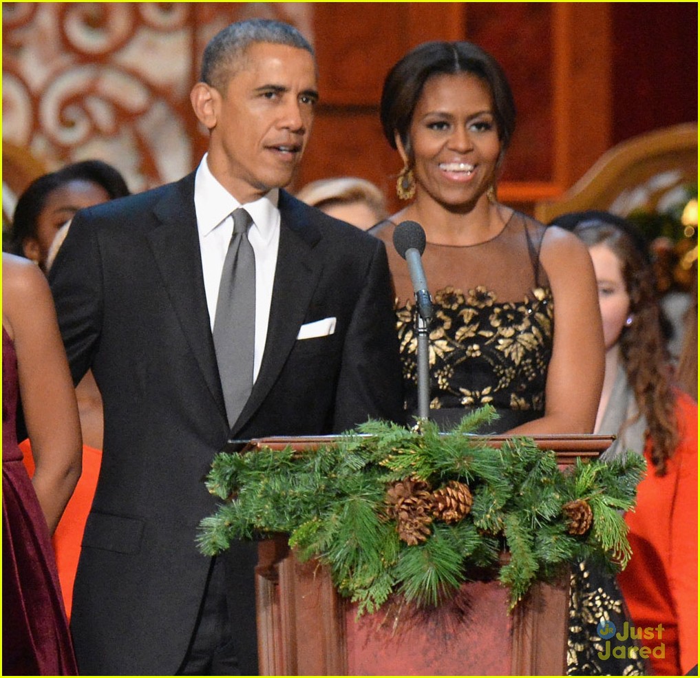 rita ora the obama family ring in the holidays 02