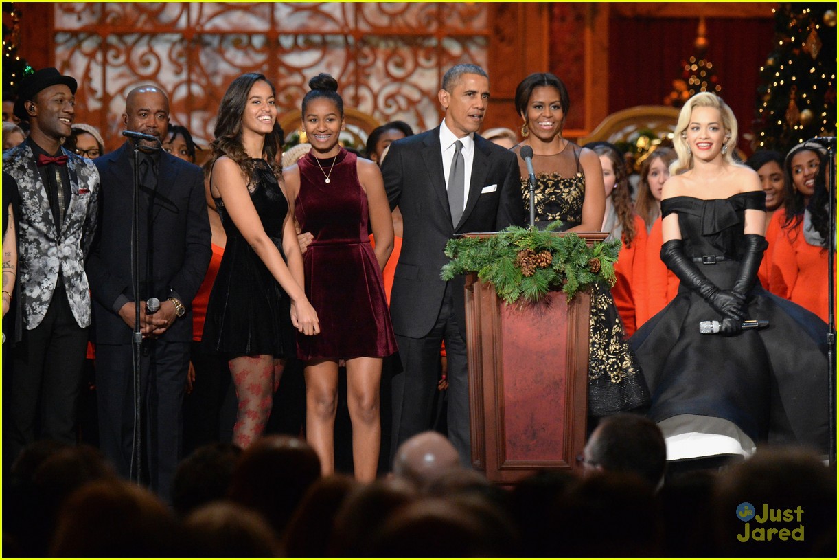 rita ora the obama family ring in the holidays 04