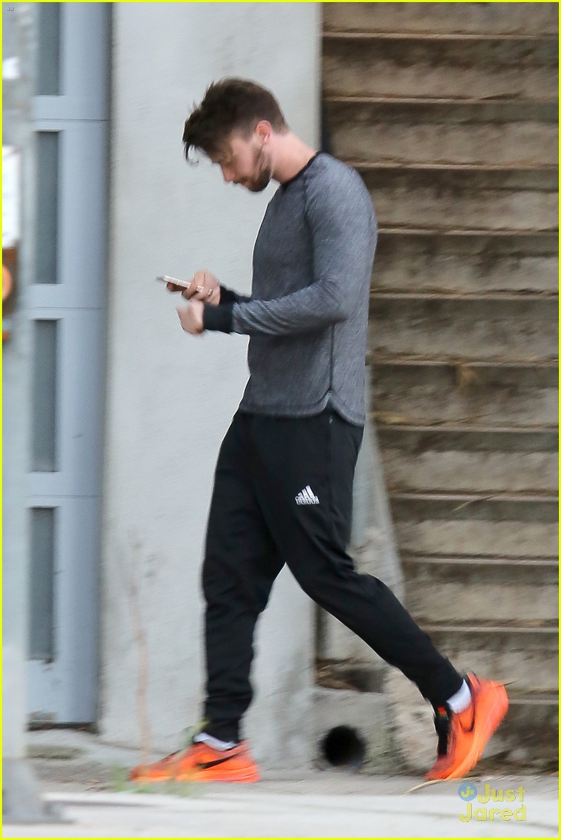 patrick schwarzenegger is working off his christmas meal 03