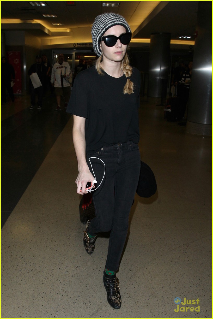 emma roberts returns back to los angeles after christmas 09