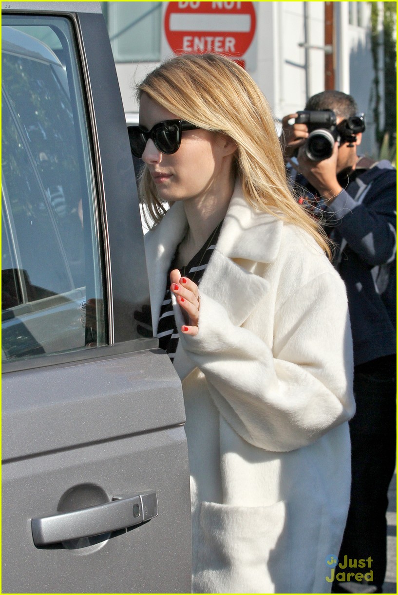 emma roberts gets ready for new year 02