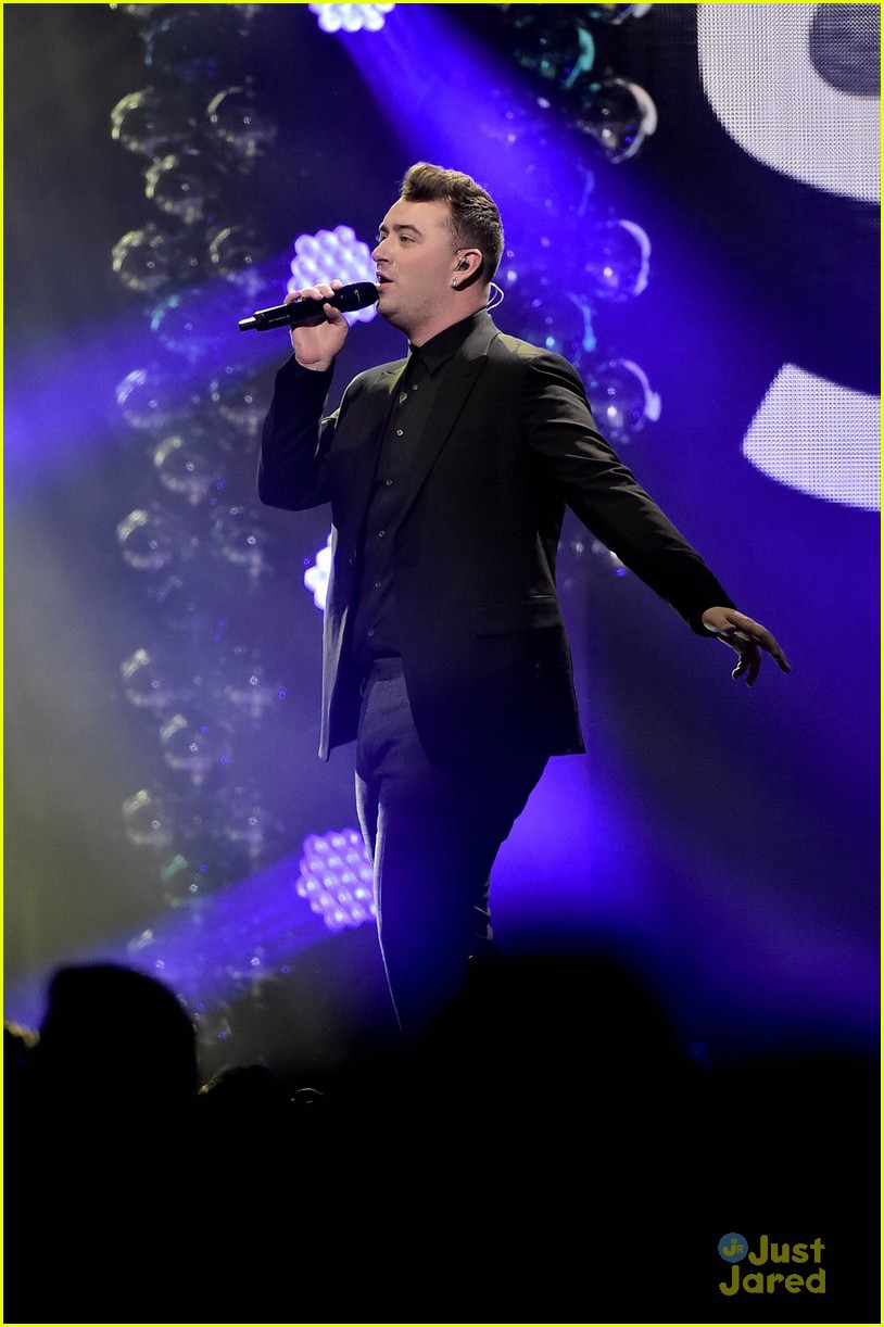 sam smith merry little christmas q102 philly 02