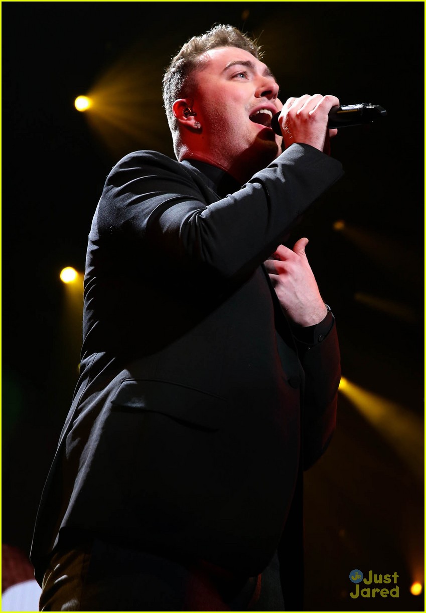 sam smith merry little christmas q102 philly 09