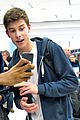 shawn mendes airport fans something big surprise 04
