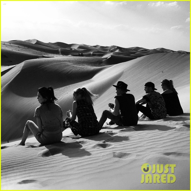 kendall jenner gigi hadid spend the day in the dubai desert 02