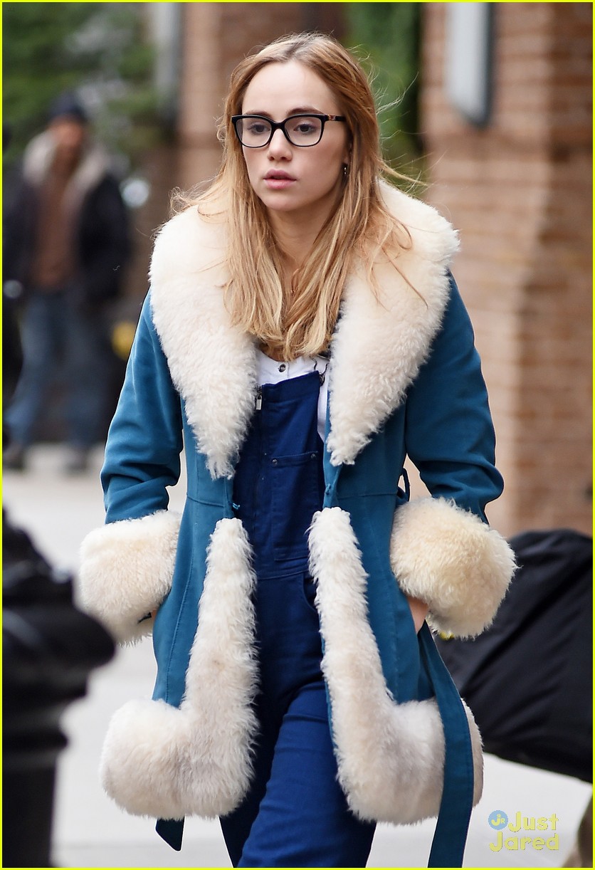 suki waterhouse steps out after supporting boyfriend bradley cooper 04