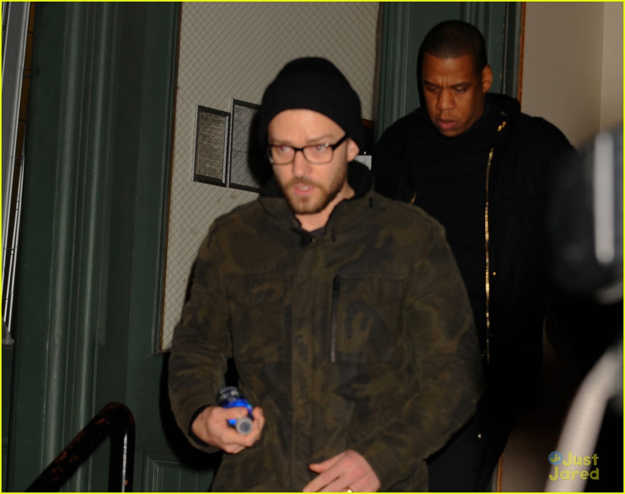 taylor swift hangs out with jay z justin timberlake at her apartment 05